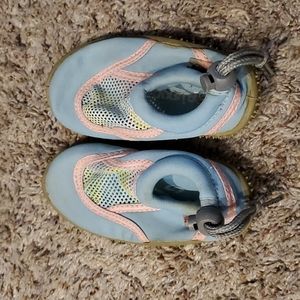 Size 6 water shoes